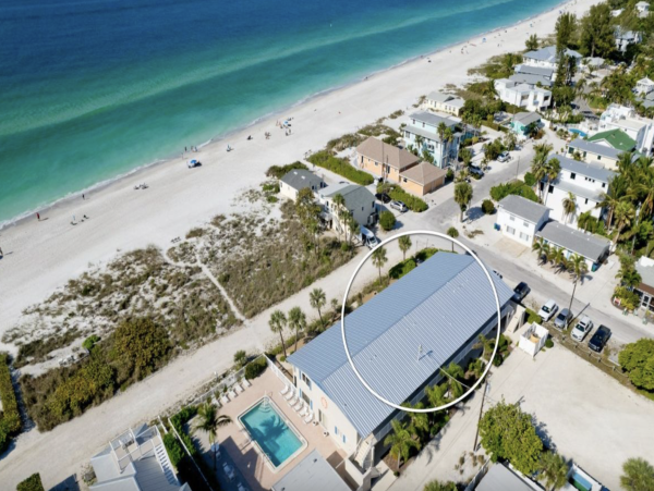 Holmes Beach 2 Bedroom Beach Front Vacation Rental Sleeps 4